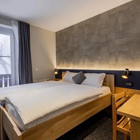 酒店 Villars Lodge 威拉尔-苏-罗伦