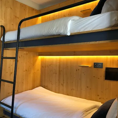 Villars Lodge Отель